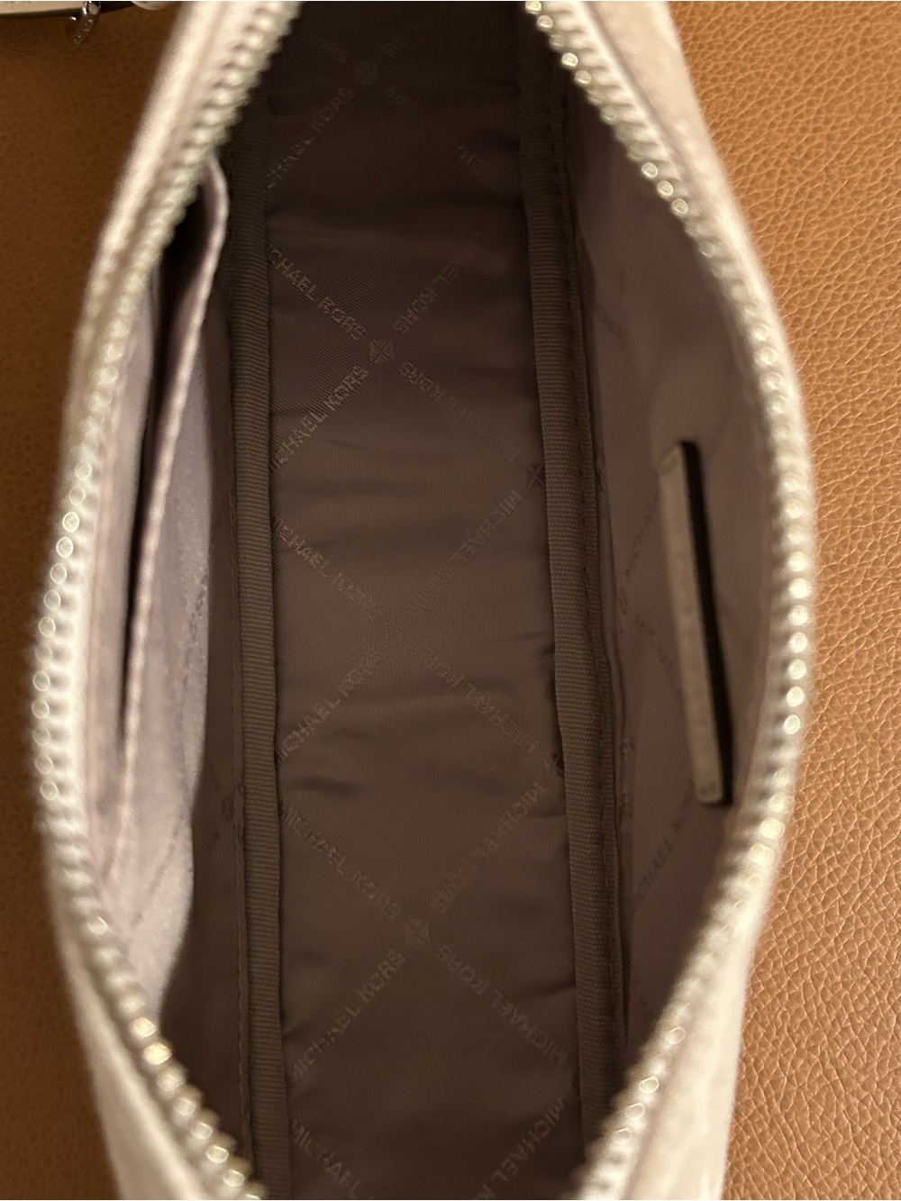 Michael Kors Cream MK Logo Shoulder Bag - Picture 11 of 14